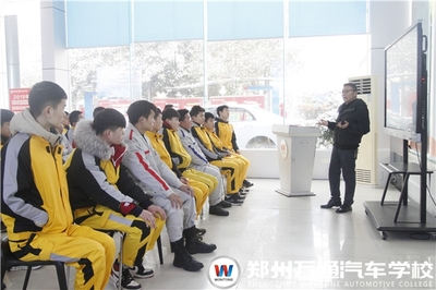 创业精品课 为学子毕业创业助力，组织比赛点燃创新引擎